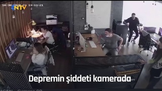 İzmir’i sarsan depremin şiddeti kamerada