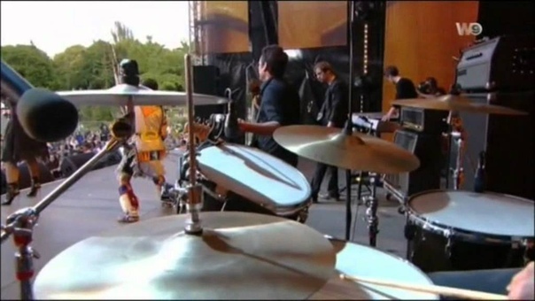 Nelly Furtado The Spirit Indestructible ( LIVE Issy les