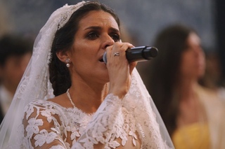 O momento em que Cuca Roseta canta “Avé Maria“ no seu próprio casamento.