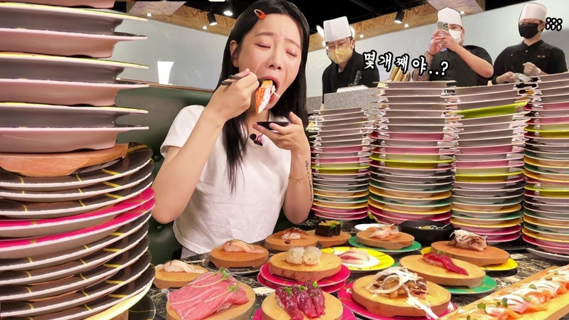 손님. . 알래스카 곰도 초밥 100개 먹으면 직원분들이 기겁한 회전,