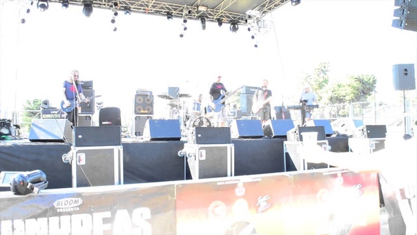 The Hollow Circle Wild Flowers in the Morning Live Rock at Home Pisa 11, 7,