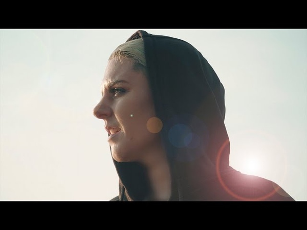 Christina Novelli Beautiful Life ( Official Music