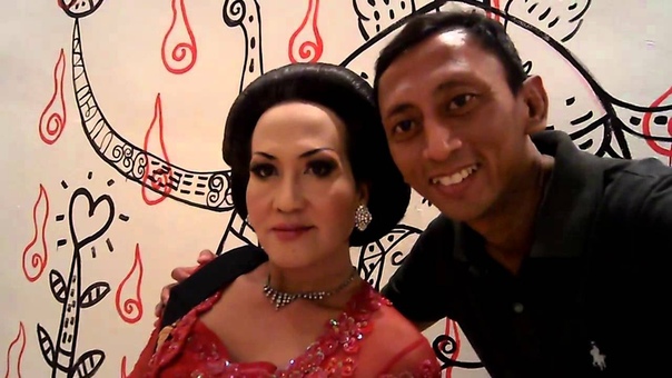 (1) CAK HANDOKO LUDRUK lihat LE BIENNALE JATIM pameran seni rupa BALAI PEMUDA