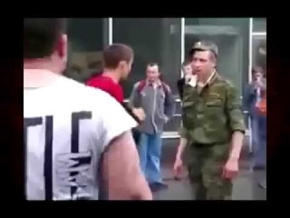 Спортсмен вырубил гопника с одного взмаха.