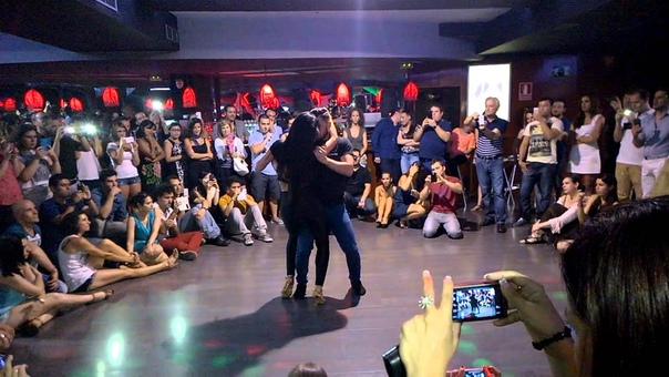 BACHATA SENSUAL Daniel y Desiré The Host 01, 08,