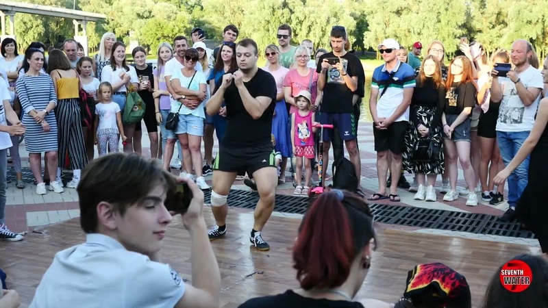 Hot street dancing Battle Breakdancing,