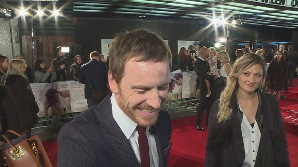 Michael Fassbender sings Alicia Vikanders