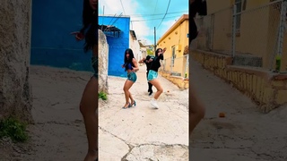 la flaka wepa bailando cumbia