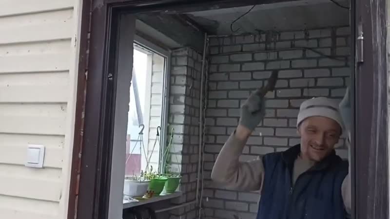 Выбили дверь. Залили полы. Сделали