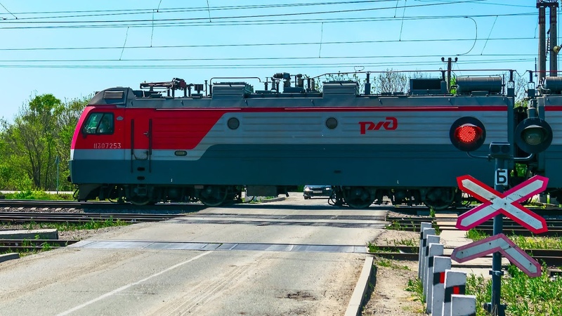 Rail Way. Russian Railway Crossing. Mixed Double Freight Train, Грузовые поезда РЖД