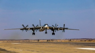 Стратегические ракетоносцы Ту 95мс выполнили плановые полеты в Амурской области