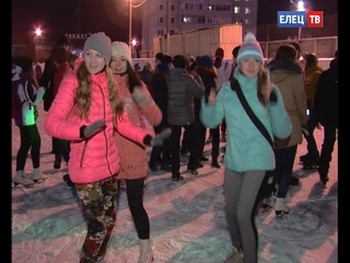 В Татьянин день ельчане проверяли свою морозостойкость на катке «Локомотива»