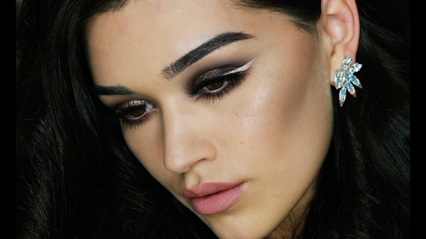 SMOKEY EYES WITH A