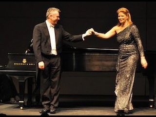 Susan Graham sings Le Chapelier - LIVE!