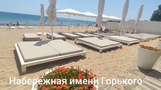 Летняя Евпатория. Обстановка на набережной им Горького днём, в жару. Крым, июль 2023.