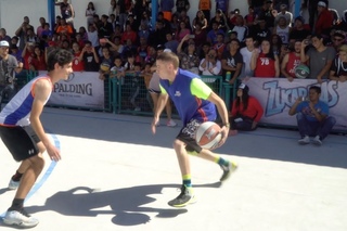 Professor hooping in Mexico City