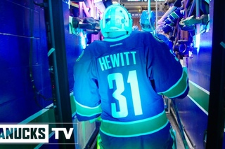 University Goalie Signed as Emergency Backup for an NHL Team