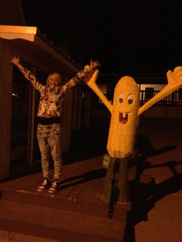 Zinaida Dickman ♂+♀ | Hawaiian-Spanish Village