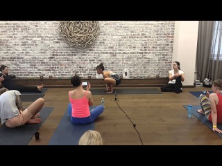 Ларуга Глейзер Laruga Glaser Bhujapidasana