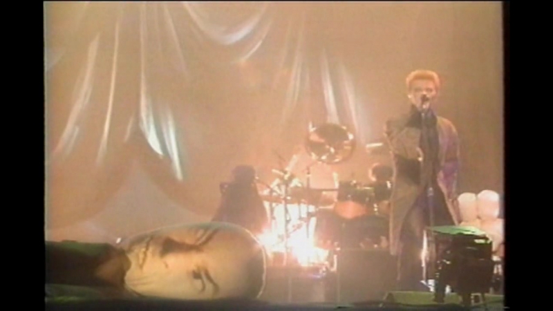 DAVID BOWIE: 1997 01 09 Madison Square Garden, New York City, NY, USA, 03 Scary Monsters ( And Super