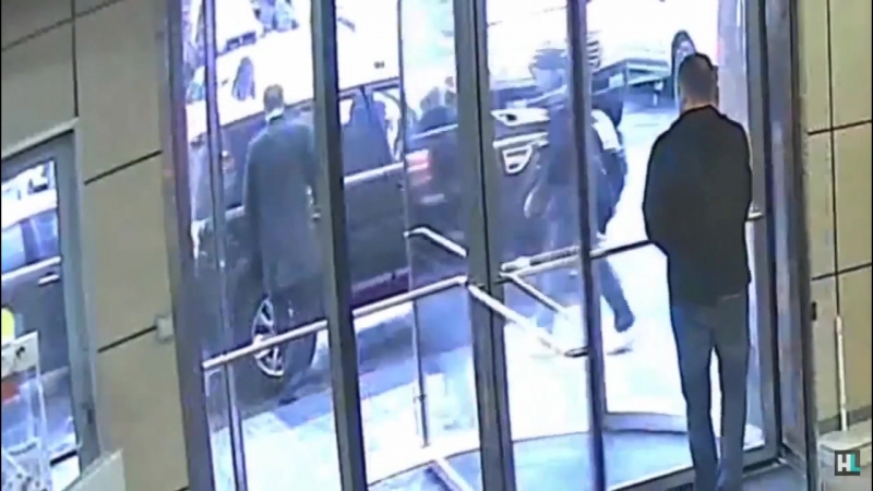 Навального облили