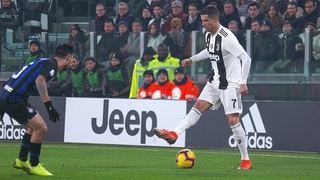 5 Favorite Cristiano Ronaldo Skills | He makes them in every match 🔝