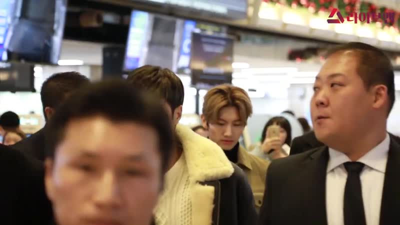 Юнхо в аэропорту Гимпо. TVXQ улетают в