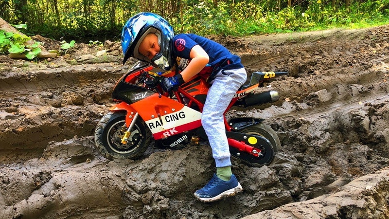 BABY Stuck in the Mud Super Lev Ride on Pocket Bike Mini Moto accident Mini Bike