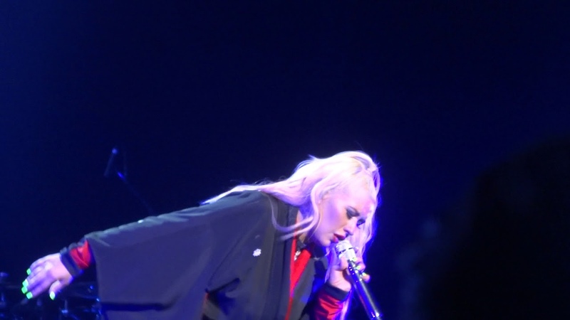 Christina Aguilera Beautiful Fighter live Amsterdam 8 juillet