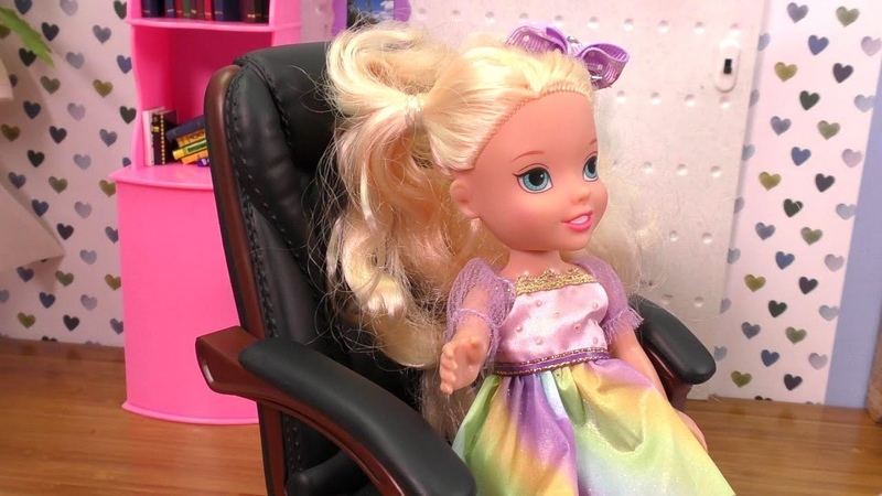 Who is the Boss Elsa and Anna