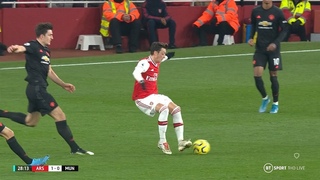 Mesut zil - Outsmarting Opponents with Body Feints