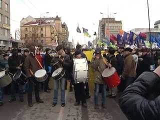 Вставай, Україно! у Франківську та бійка у Хмельницькому