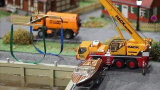 Mikromodellbau 1/87 - RC truck crane lifting boat