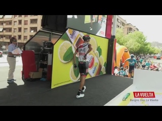 La Vuelta etapa 19 control de firmas salida Lleida.