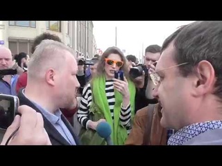 Запрещённая акция #Надоел  в Москве. Ул. Ильинка, 23. Юрий Горский. Незаконный флешмоб, митинг, хештег. Администрация президента России, РФ. Против политики В.В. Путина. Надоело! Старая площадь, Славянская, Ильинский булвар, метро Китай-горо