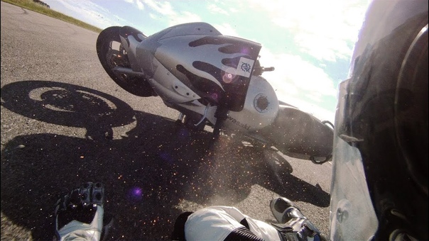 Premier jour de circuit premier crash. Moto Kawasaki Zr 7s Motorcycle crash chambley en