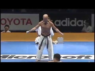 【新極真会】 66 Year Old Karate Master Does Incredible Demonstration  SHINKYOKUSHINKAI KARATE