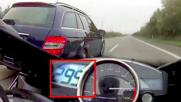 He raced his Yamaha YZF R1 with a random FAMILY CAR and its 300 KPH MIND
