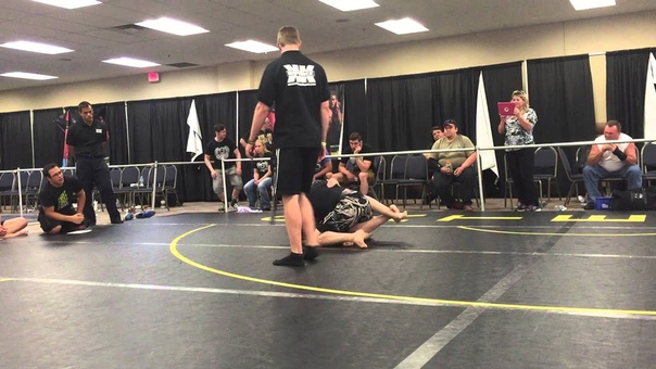 13 year old enters BJJ Adult Absolute Division Taps out