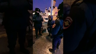 Угодливая прислуга чиновников Москвы ППС ОМВД Щукино лишает свободы передвижения пожилую женщину
