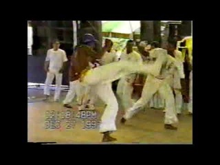 Capoeira Grupo Meia Lua: Mestr@s Polmico, Amorim, Can Can, David e Perigosa. JF. 165,5 MB. 27Dez97