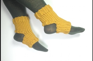 How to Loom Knit Yoga Socks (DIY Tutorial)