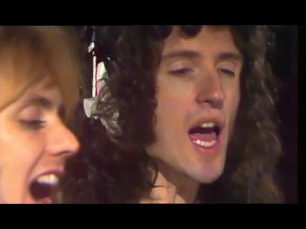 Queen Somebody To Love ( Official