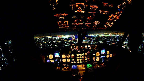 Ночная посадка Boeing 737 AT MEXICOs INTERNATIONAL