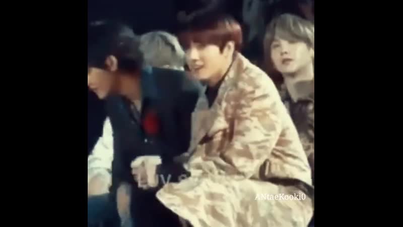 Taekook touching each other chin complication. .. a lot of
