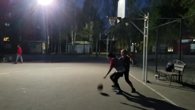 One on one Aisha and Zlata (2020, 10, 10), basketball,