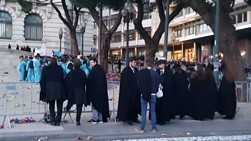 Cortejo da Latada Você já ouviu falar na Festa dos Caloiros do Porto Confiram