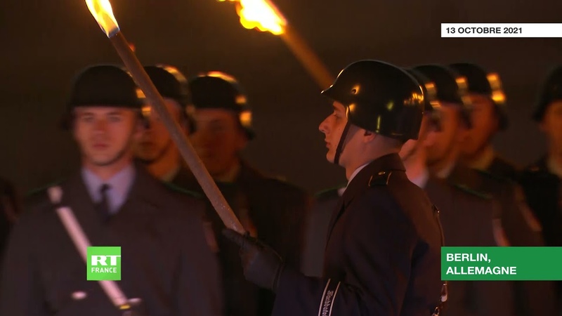 Allemagne : défilé au flambeau pour honorer les militaires ayant combattu en