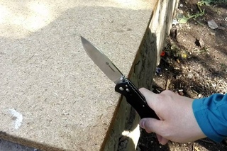 Нож Ganzo g740, тест на складывание клинка